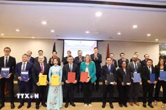 Tổng Bí thư, Chủ tịch nước Tô Lâm chứng kiến lễ trao các hợp đồng, thoả thuận hợp tác giữa doanh nghiệp Việt Nam và Hoa Kỳ. (Ảnh: Thống Nhất/TTXVN)