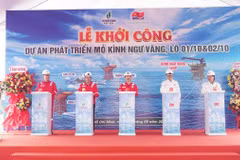 Lãnh đạo PVEP, PVEP-HCM và Vietsovpetro thực hiện nghi thức Khởi công Dự án phát triển mỏ Kình Ngư Vàng, Lô 01/10&02/10. (Ảnh: PVEP)