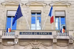 Bên ngoài trụ sở Ngân hàng Trung ương Pháp ở Paris. (Ảnh: SIPA/TTXVN)