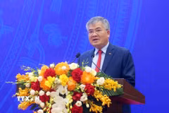 Phó Chủ nhiệm Văn phòng Chủ tịch nước Cấn Đình Tài công bố Quyết định đặc xá năm 2026 của Chủ tịch nước Cộng hoà xã hội chủ nghĩa Việt Nam. (Ảnh: Phạm Kiên/TTXVN)