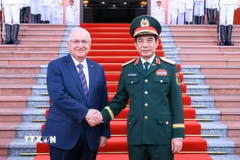 Bộ trưởng Bộ Quốc phòng Phan Văn Giang đón Bộ trưởng Bộ Quốc phòng Thổ Nhĩ Kỳ Yasar Guler. (Ảnh: Phạm Kiên/TTXVN)