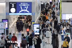 Hành khách tại sân bay quốc tế Incheon, Hàn Quốc ngày 26/1/2025. (Ảnh: Yonhap/TTXVN)