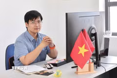 Tiến sỹ Nguyễn Tuấn Anh, Bí thư Chi Đoàn Viện Triết học (Viện Hàn lâm Khoa học xã hội Việt Nam) cho rằng, việc thực hành theo Bác trước hết cần gắn với chức năng, nhiệm vụ chuyên môn và chất lượng công việc. (Ảnh: Thanh Hương/TTXVN)