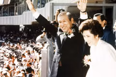 Cựu Tổng thống Hàn Quốc Roh Tae-woo (trái) và phu nhân Kim Ok-sook dự lễ khai mạc Olympic mùa hè 1988 tại Seoul, ngày 17/9/1988. (Ảnh: Yonhap/TTXVN)