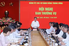 Đồng chí Trần Cẩm Tú, Ủy viên Bộ Chính trị, Thường trực Ban Bí thư, Bí thư Đảng uỷ các cơ quan Đảng Trung ương chủ trì Hội nghị. (Ảnh: Phương Hoa/TTXVN)