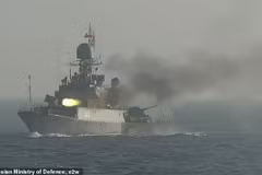Tàu chiến Nga tập trận ở Biển Baltic. (Ảnh: dailymail)