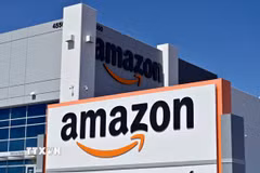 Biểu tượng Amazon tại trung tâm phân phối của hãng ở North Las Vegas, Nevada, Mỹ. (Ảnh: AFP/TTXVN)