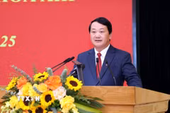 Đồng chí Hầu A Lềnh, Ủy viên Trung ương Đảng, Bí thư Tỉnh ủy Tuyên Quang phát biểu tại Hội nghị lần thứ hai BCH Đảng bộ tỉnh Tuyên Quang khóa I. (Ảnh: Quang Cường/TTXVN)