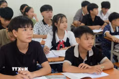 Việc tổ chức ôn thi cho học sinh cuối cấp thuộc trách nhiệm của nhà trường. (Ảnh: Bích Huệ/TTXVN)
