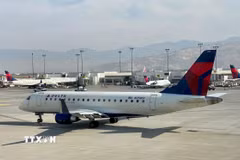 Máy bay của Hãng hàng không Delta Air Lines tại sân bay quốc tế Salt Lake City, bang Utah, Mỹ. (Ảnh minh họa: AFP/TTXVN)