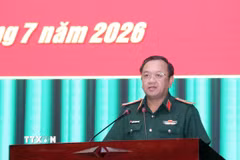 Thiếu tướng Nguyễn Thành Trung, Chính ủy Bộ Tư lệnh Thành phố Hồ Chí Minh chủ trì Hội nghị. (Ảnh: Xuân Khu/TTXVN)