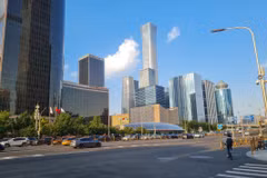Khu phức hợp China World Trade Center tại Bắc Kinh với các tòa nhà cao tầng nổi bật, nằm trong khu vực trung tâm thương mại và tài chính của thủ đô Trung Quốc. (Ảnh: Quang Hưng/TTXVN)
