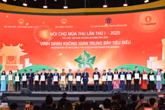 Vinh danh 30 tổ chức, doanh nghiệp có “Không gian trưng bày tiêu biểu” tại Hội chợ Mùa Thu lần thứ nhất năm 2025. (Ảnh: PV/Vietnam+)