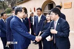 Chủ tịch Quốc hội Trần Thanh Mẫn và đoàn tham quan bảo tàng, nơi ở của đồng chí Tập Cận Bình trong thời kỳ đồng chí công tác tại Lương Gia Hà. (Ảnh: Doãn Tấn/TTXVN)