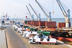 Hệ thống hạ tầng giao thông, logistics đang dần hoàn thiện sẽ góp phần tạo sức hút đầu tư cho các khu công nghiệp tại Tây Ninh. (Ảnh: TTXVN phát)