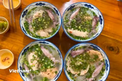 Bún quậy - món đặc sản trở thành "thương hiệu" của Đảo ngọc Phú Quốc. (Ảnh: Bích Hằng/Vietnam+)