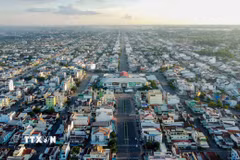 Chợ Long Hoa, phường Long Hoa, là trung tâm thương mại lớn của tỉnh Tây Ninh, nơi quảng bá và xúc tiến tiêu thụ nhiều sản phẩm đặc trưng địa phương. (Ảnh: Giang Phương/TTXVN)
