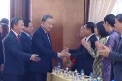 Tổng Bí thư: Phát huy vai trò cơ quan đại diện trong hỗ trợ người Việt tại Lào