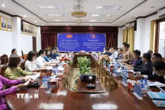 Quang cảnh cuộc hội đàm và làm việc giữa tỉnh Điện Biên và tỉnh Bokeo. (Ảnh: Xuân Tú/TTXVN)