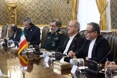 Cuộc gặp cấp cao giữa Iran, Saudi Arabia, Thổ Nhĩ Kỳ và Pakistan tại Tehran, ngày 26/10/2026. (Ảnh: AA/TTXVN phát)