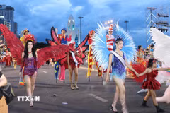 Diễu hành Carnival: Biểu tượng mới của du lịch Nha Trang. (Ảnh: Đặng Tuấn/TTXVN)