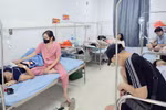 Các học sinh bị ngộ độc nằm điều trị tại Bệnh viện Đa khoa Thanh Oai. (Ảnh: Bệnh viện Đa khoa Thanh Oai)