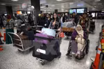 Hành khách tới sân bay quốc tế Dulles ở Washington, DC (Mỹ) ngày 6/2. (Nguồn: AFP/TTXVN)