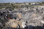 Hiện trường một vụ oanh tạc của Israel xuống thị trấn Khan Yunis, miền Nam Dải Gaza ngày 14/11/2019. (Ảnh: AFP/TTXVN)
