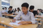 Thí sinh dự thi Tốt nghiệp trung học phổ thông. (Ảnh: Bích Huệ/TTXVN)