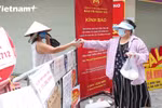 Cách mua sắm sáng tạo của người dân phố cổ trong thời gian giãn cách