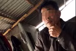 Ông Nhất - một trong số các chủ lò góp tiền cảm ơn Thanh tra xây dựng. (Ảnh: PV/Vietnam+) 