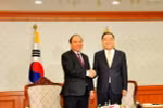Phó Thủ tướng Chính phủ Nguyễn Xuân Phúc và Thủ tướng Hàn Quốc Chung Hong-won. (Ảnh: Việt Cường-Phạm Duy/Vietnam+)