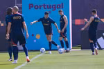 Khoảnh khắc Ronaldo trên sân tập qua ống kính phóng viên VietnamPlus