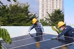 Lắp đặt điện năng lượng Mặt Trời. Ảnh minh họa. (Ảnh: Thanh Vũ/TTXVN)