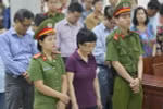 Bị cáo Châu Thị Thu Nga trước vành móng ngựa. (Ảnh: Doãn Tấn/TTXVN)