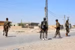 Binh sỹ Syria làm nhiệm vụ tại thành phố Raqqa ngày 11/6. (Nguồn: EPA/TTXVN)