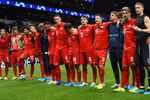 Cầu thủ Bayern tự nguyện giảm lương, chung tay cùng đội bóng vượt qua khó khăn. (Nguồn: Getty Images)