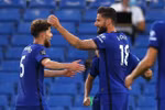 Giroud (phải) mang chiến thắng về cho Chelsea. (Nguồn: Reuters)