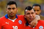 Lệ rơi trên khuôn mặt các cầu thủ của cả Chile lẫn Brazil