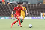 U16 Việt Nam (áo đỏ) thua đầy đáng tiếc trước U16 Australia. (Nguồn: Post Sport)