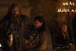 Cốc càphê trên được đặt trước mặt nhân vật Daenerys Targaryen. (Nguồn: HBO)