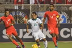 Indonesia (áo trắng) đánh bại Singapore 2-1 để vào bán kết AFF Cup 2016. (Nguồn: Affsuzukicup)