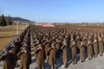 Binh sỹ quân đội Triều Tiên tại lễ tuyên thệ trung thành với nhà lãnh đạo Triều Tiên Kim Jong-un tại Bình Nhưỡng ngày 14/2. (Nguồn: YONHAP/TTXVN)