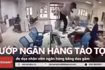 [Video] Cận cảnh đối tượng táo tợn cầm dao cướp ngân hàng ở Nghệ An