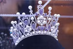 Chiếc vương miện danh giá dành cho tân Hoa hậu của cuộc thi 2019 mang tên Brave Heart - Trái tim dũng cảm. (Ảnh: Tiên Minh/TTXVN)