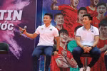 Quang Hải và Văn Hậu nhận được sự quan tâm rất nhiều của người hâm mộ. (Ảnh: Phương Trang/Vietnam+)