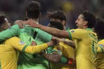 Brazil nhọc nhằn loại Paraguay sau loạt sút luân lưu căng thẳng