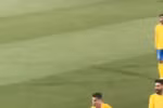 Hành động phản cảm của Ronaldo khi cổ động viên đối địch hô vang tên Messi