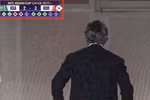 Roberto Mancini bỏ vào đường hầm trước khi Hàn Quốc sút quả quyết định.