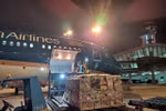 Vietnam Airlines vận chuyển miễn cước trang phục bảo hộ y tế và khẩu trang chống COVID-19. (Ảnh: CTV/Vietnam+)